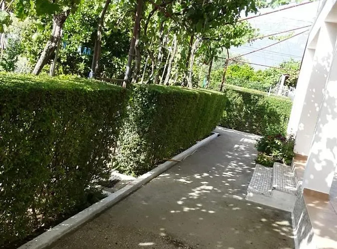 בית נופש House 28 *